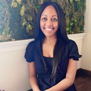 Meet your Posher, Stephanie